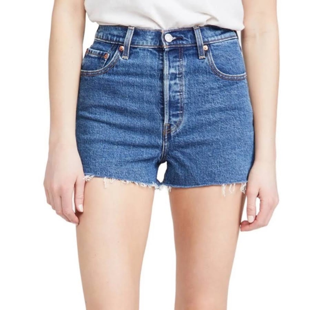 Levi’s Ribcage Shorts Medium Wash, Women’s Size 25